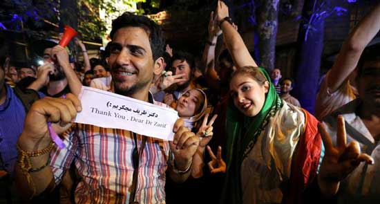 تصاویر خاطره&zwnj;انگیز از شادی ایرانی&zwnj;ها پس از امضای برجام