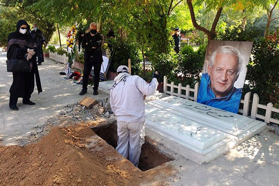 اکبر عالمی همسایه محمدعلی کشاورز و سینایی شد