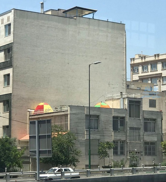 تصویری از پشت&zwnj;بام خوابی در تهران