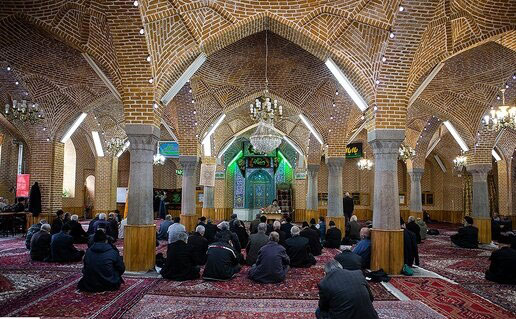 بحث بر سرِ بازگشایی امکان متبرکه و مساجد
