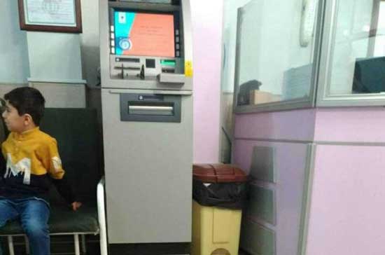 من پزشک هستم، من نصب کارتخوان را دور می&zwnj;زنم