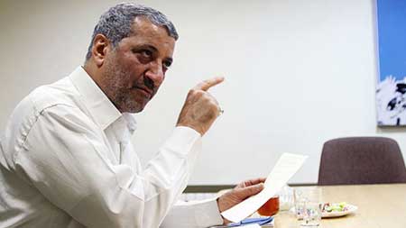 رجایی به احمدی&zwnj;نژاد: در &laquo;توپخانه&raquo; روی چهار پایه برو!