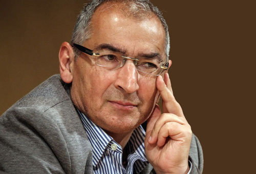 زیباکلام: روحانی، استادِ از دست دادن هوادار است