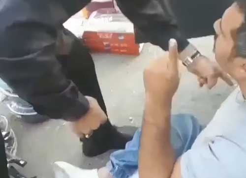 جزئیات درگیری مامور شهرداری با دستفروش معلول