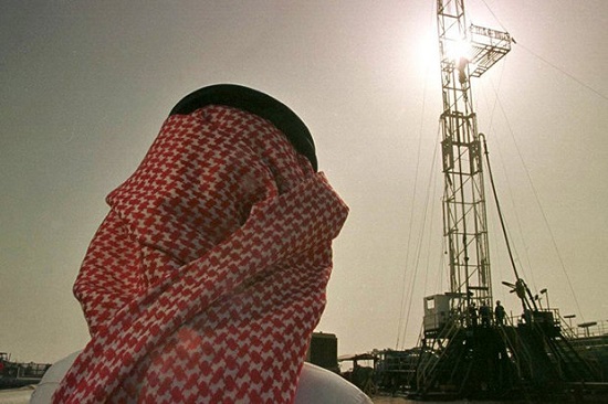 تولید نفت عربستان &laquo;تقریبا به نصف&raquo; کاهش یافت