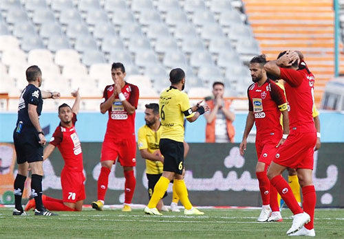 قلعه&zwnj;نویی کنار زمین، بازی را از پرسپولیس برد