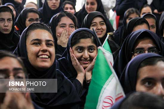 دخترانِ دبیرستانی می&zwnj;توانند به راحتی ازدواج کنند