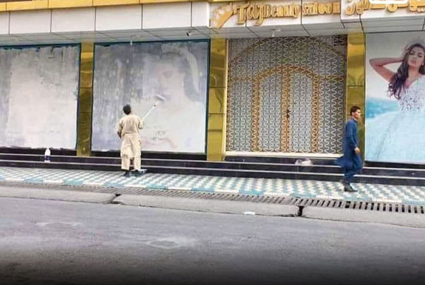 پوشاندن تصاویر زنان افغان از ترس طالبان