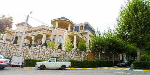 دانشجویان: دیوار&zwnj;های &laquo;باستی هیلز&raquo; را تخریب کنید