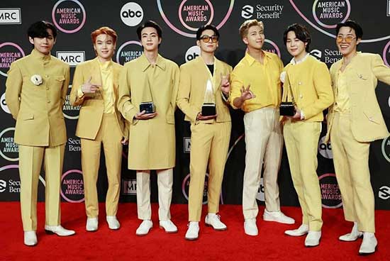 گروه BTS هنرمند سال ۲۰۲۱ شد