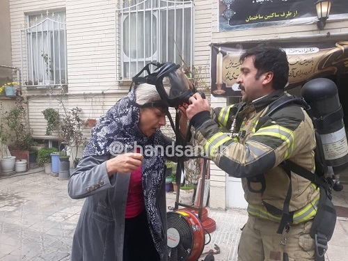 تصویری بشردوستانه از وسط آتش&zwnj;سوزی در تهران