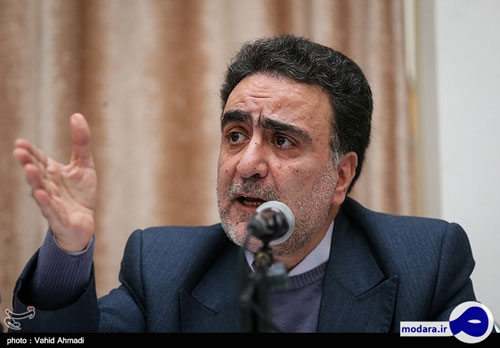 تاج&zwnj;زاده: اگر روحانی اختیار کافی ندارد، استعفا کند