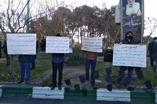 درخواست محاکمه روحانی و ظریف در تشییع مصباح