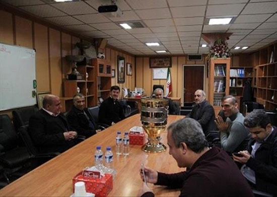 سوپرجام به پرسپولیس تحویل داده شد جام سوپرجام به باشگاه پرسپولیس تحویل داده شد