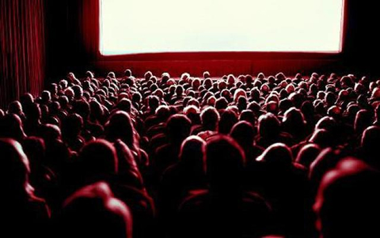 سینما در قُرُق مجردها؛ متاهلها سینما نمیروند به دلایل مختلفی از جمله مشکلات اقتصادی، جمعیت سینماروهای متاهل رو به کاهش است