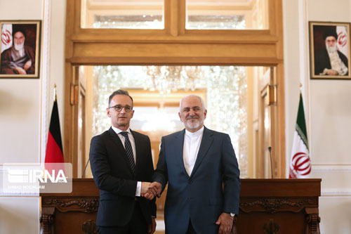 وزیر آلمانی روی جلد؛ عاجز، فضول و فاشیست توصیف وزیر آلمانی؛ عاجز، فضول و فاشیست
