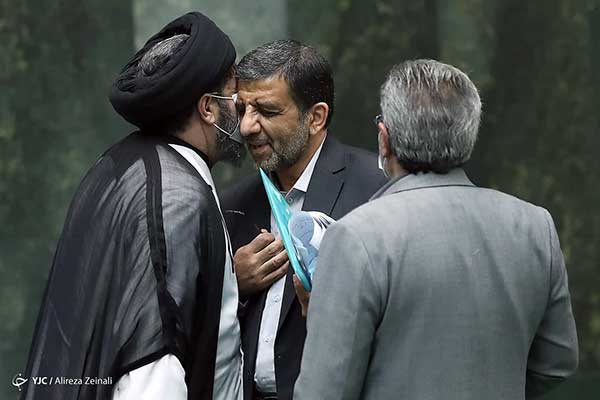 ضرغامی هم مثل عیناللهی به ماسک اعتقاد ندارد! ضرغامی هم مثل عیناللهی اعتقادی به ماسک ندارد!
