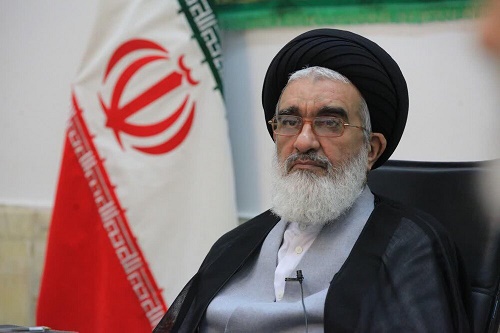 انتقاد امام جمعه قم از سگ گردانی در قم با زنان بیحجاب و سگگردانی در قم برخورد شود