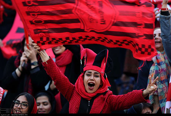 حضور بانوان در دیدار پرسپولیس و کاشیما