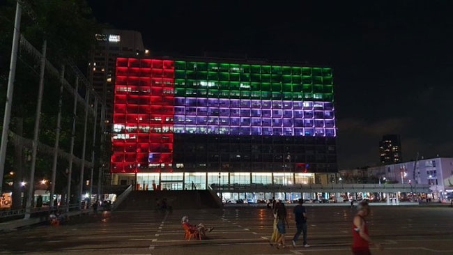نمایش پرچم امارات در مرکز تل&zwnj;آویو