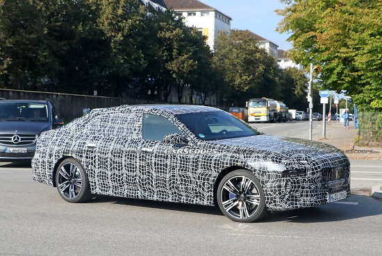 تصاویر شکار شده از لوکس&zwnj;ترین سدان BMW