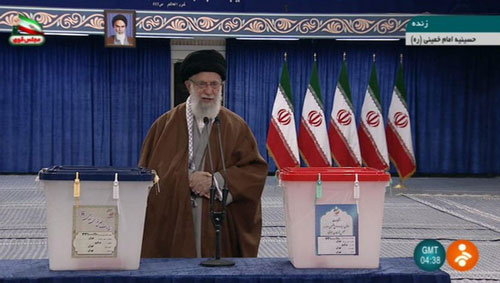 رهبر انقلاب رای خود را به صندوق انداختند