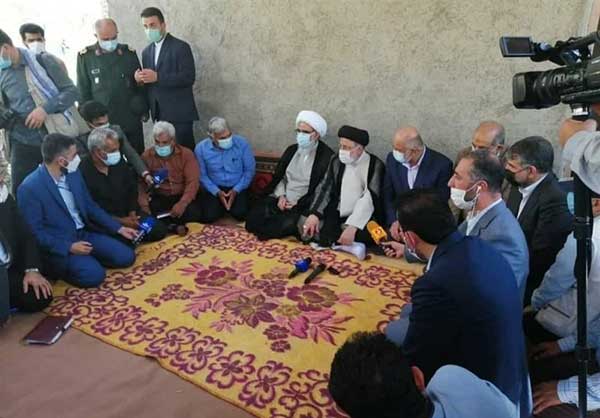 رئیسی در جمع کشاورزان تنگستان رئیسی در جمع کشاورزان تنگستان