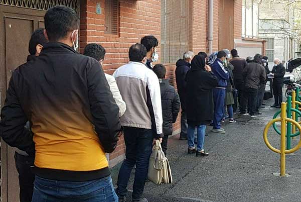 صف دیدار با احمدی&zwnj;نژاد مقابل خانه&zwnj;اش در نارمک