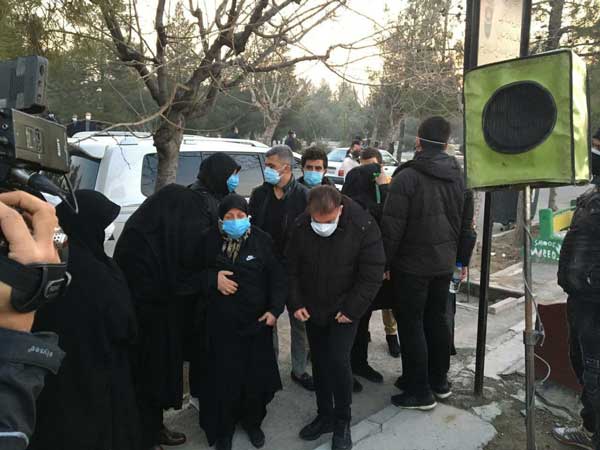 تصاویرِ اشک و ناله مادر انصاریان در فراغ فرزندش