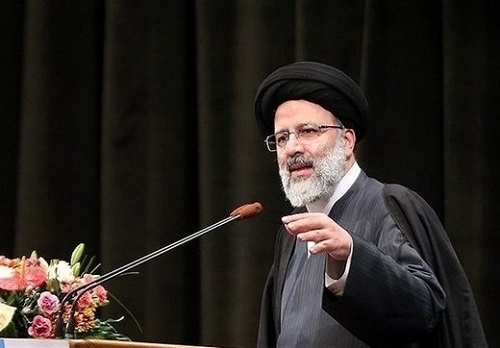 رئیسی: پوشش متهمان زن، نباید لزوما چادر باشد رئیسی: پوشش متهمان زن، نباید لزوما چادر باشد