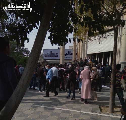 تجمع سهامداران بورس مقابل دادگاه انقلاب