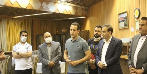 علی کریمی با «خیبر» به فوتبال برگشت علی کریمی یک پست فوتبالی گرفت