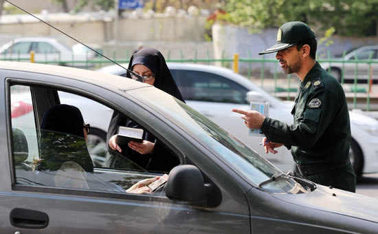 ناجا: رانندگان باید به بدحجابها تذکر بدهند واکنش ناجا به کشف حجاب در مسافربرهای شخصی