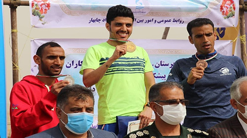 ماجرای اهدای روبالشتی به دوندگان در چابهار ماجرای اهدای روبالشتی به دوندگان در چابهار