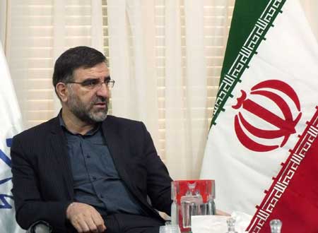 ضدعفونی کردن صندلی نماینده قم جنجالی شد ضدعفونی کردن صندلی نماینده قم جنجالی شد