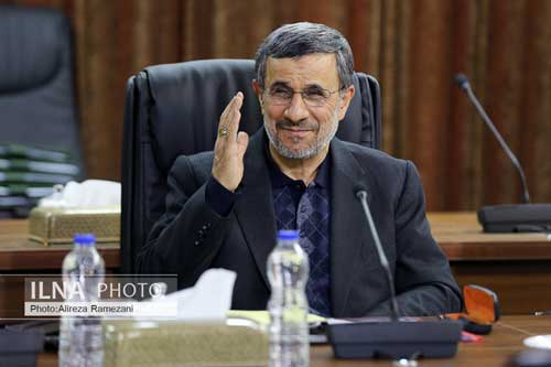 چرخش عجیب احمدی&zwnj;نژاد: رپ حرف درستی می&zwnj;زند!
