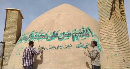 دیوارنویسیِ عجیب روی یک مکان تاریخی در یزد دیوارنویسیِ عجیب روی مکان تاریخی در یزد