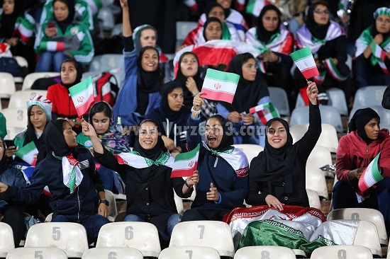 روز تاریخی استادیوم آزادی با حضور بانوان روز تاریخی استادیوم آزادی با حضور بانوان