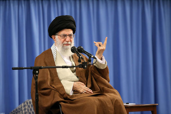 رهبر انقلاب: رضاخان اگر غیرت داشت، وقتی انگلیسیها گفتند برو، نمیرفت رهبر انقلاب: رضاخان اگر غیرت داشت، وقتی انگلیسیها گفتند برو، نمیرفت