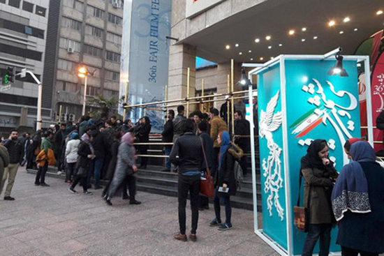خداحافظی احتمالی با صفهای جشنواره فجر احتمال خداحافظی با نوستالژی صفهای فجر