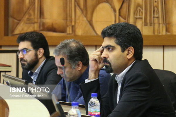 حضور رسمی «سپنتا» در شورای شهر یزد «سپنتا نیکنام» در شورای شهر یزد