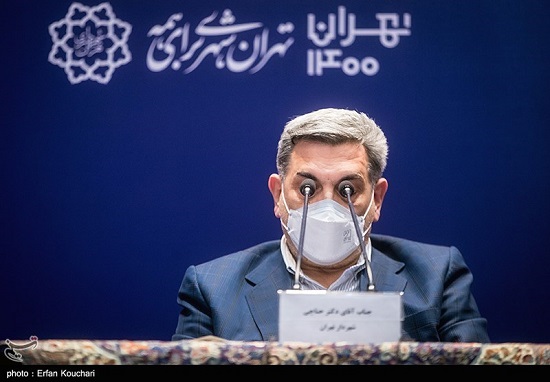شکار عکس جالبِ شهردار تهران در نشست خبری شکار عکس جالب از شهردار تهران