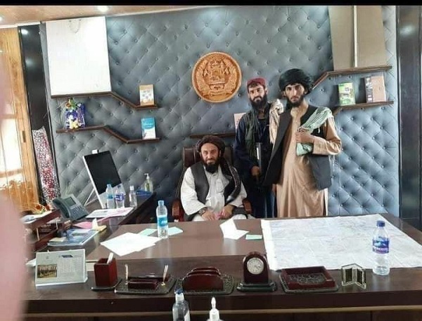 تصویری از حضور طالبان در کاخ ریاست جمهوری