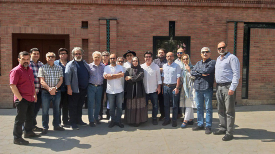 بزرگان سینما رسولاف را تا دادگاه همراهی کردند بزرگان سینما رسولاف را تا دادگاه انقلاب همراهی کردند