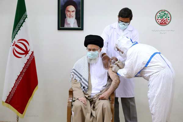 دریافت نوبت دوم واکسن ایرانی توسط رهبر انقلاب رهبر انقلاب نوبت دوم واکسن ایرانی کرونا را دریافت کردند